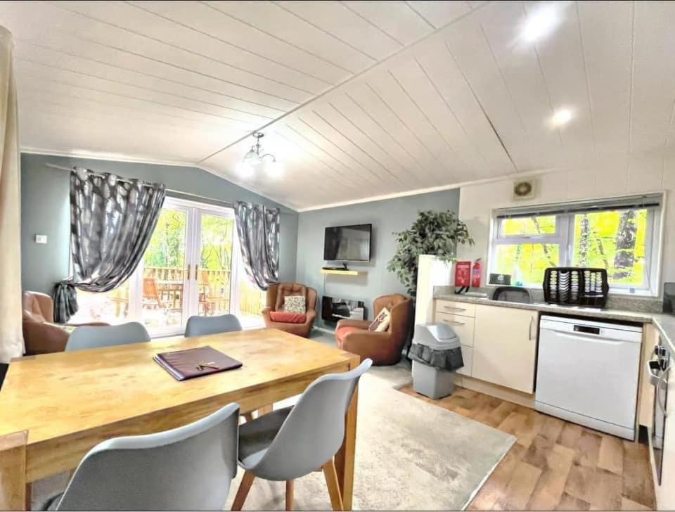Woodland View -Hot Tub-Tenby-Carmarthen-St Clears Luaran gambar